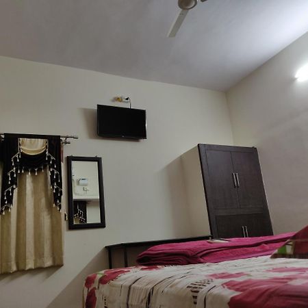 Srb Residency Hotell Tiruvannāmalai Exteriör bild