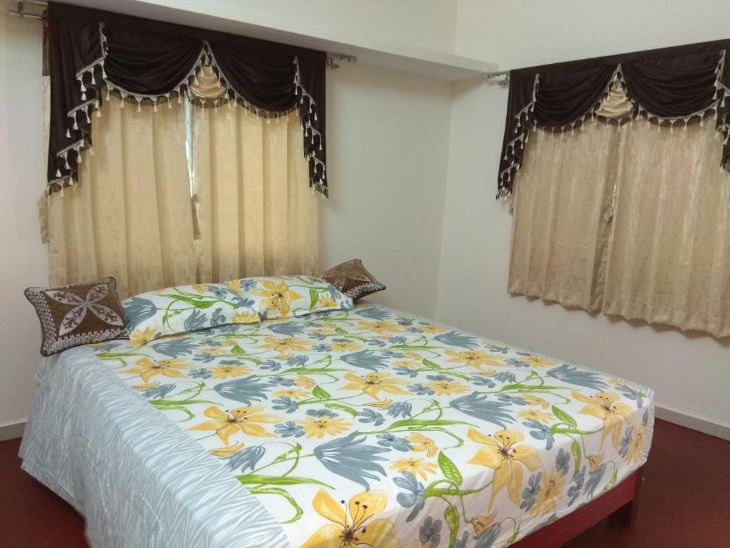 Srb Residency Hotell Tiruvannāmalai Exteriör bild