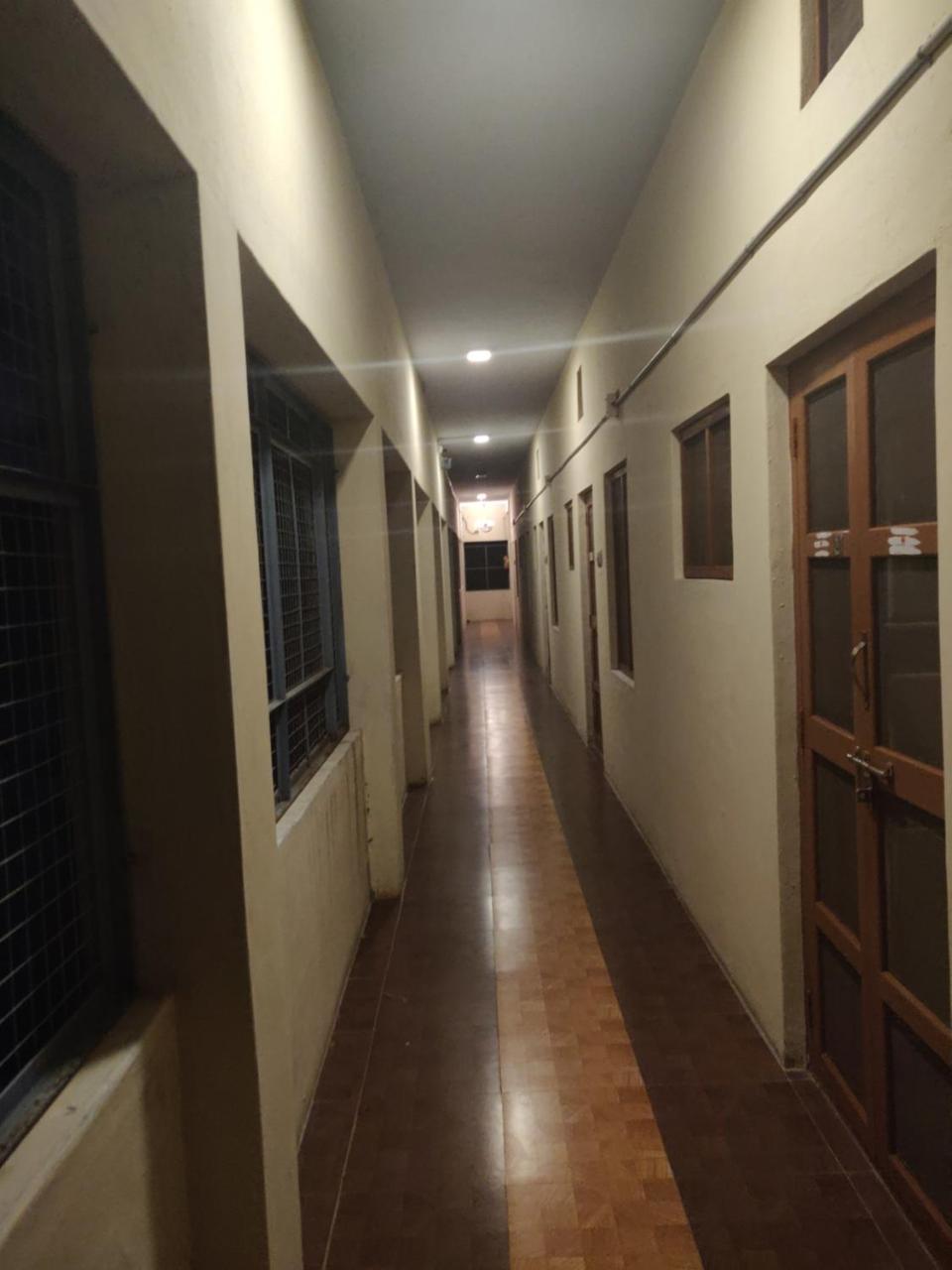 Srb Residency Hotell Tiruvannāmalai Exteriör bild