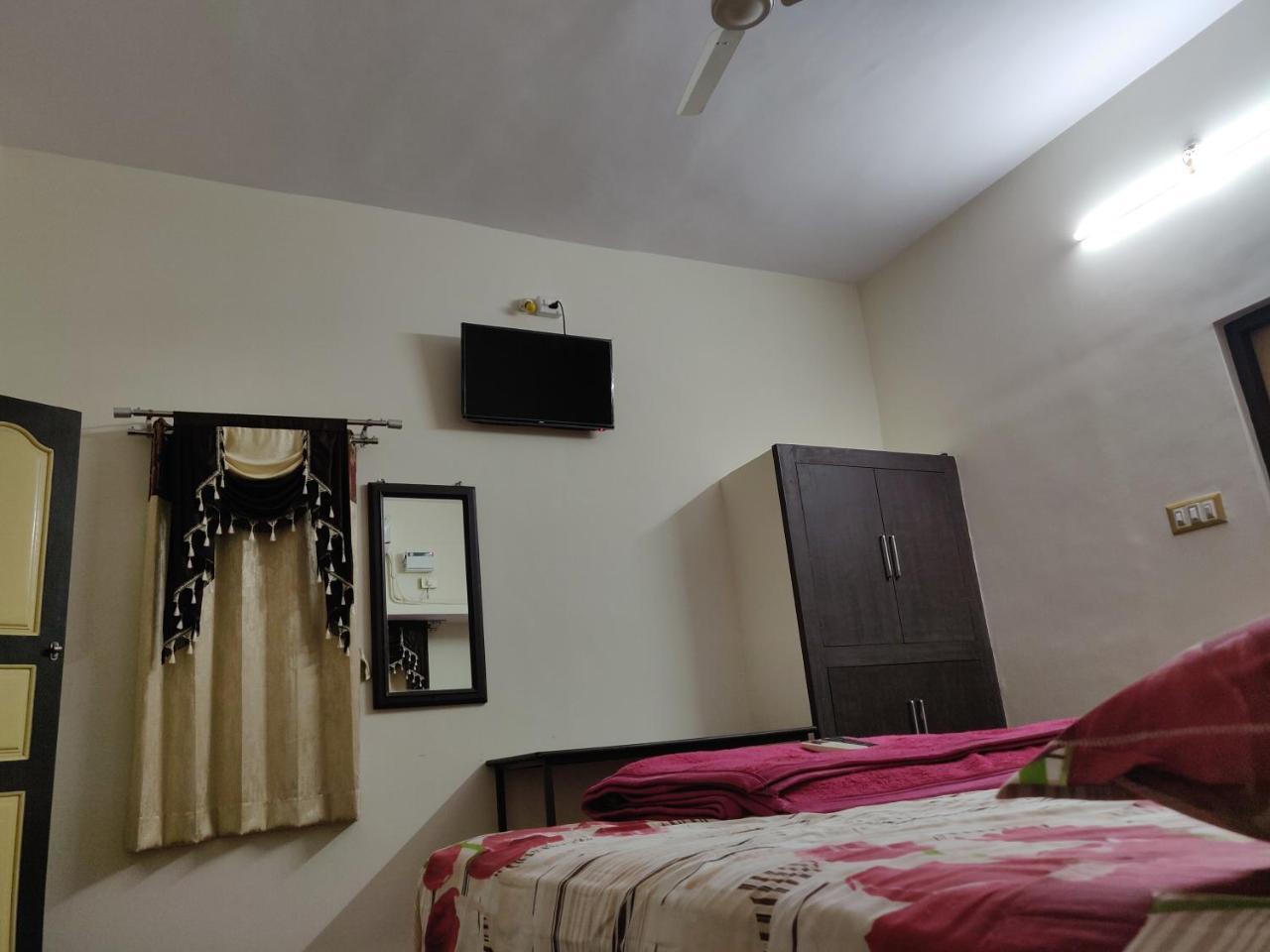 Srb Residency Hotell Tiruvannāmalai Exteriör bild