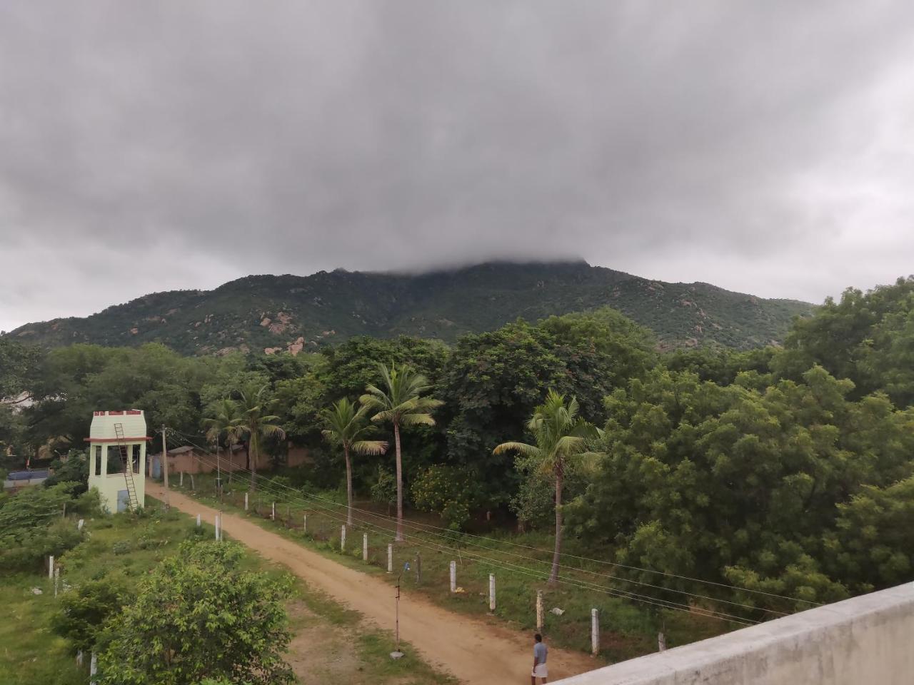 Srb Residency Hotell Tiruvannāmalai Exteriör bild
