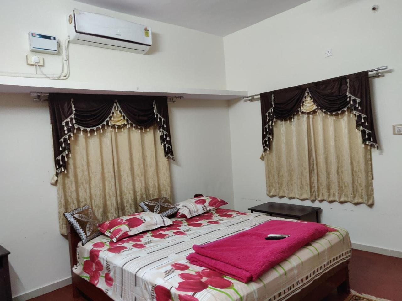 Srb Residency Hotell Tiruvannāmalai Exteriör bild