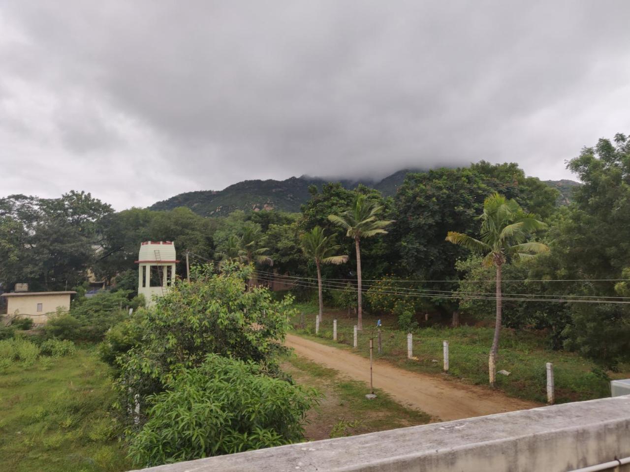 Srb Residency Hotell Tiruvannāmalai Exteriör bild