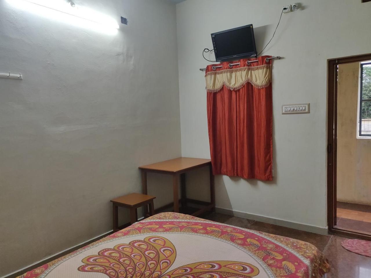 Srb Residency Hotell Tiruvannāmalai Exteriör bild