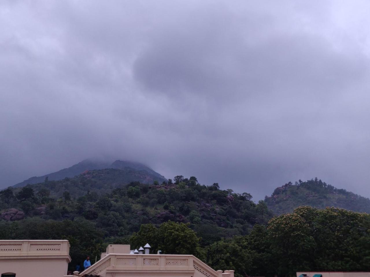 Srb Residency Hotell Tiruvannāmalai Exteriör bild